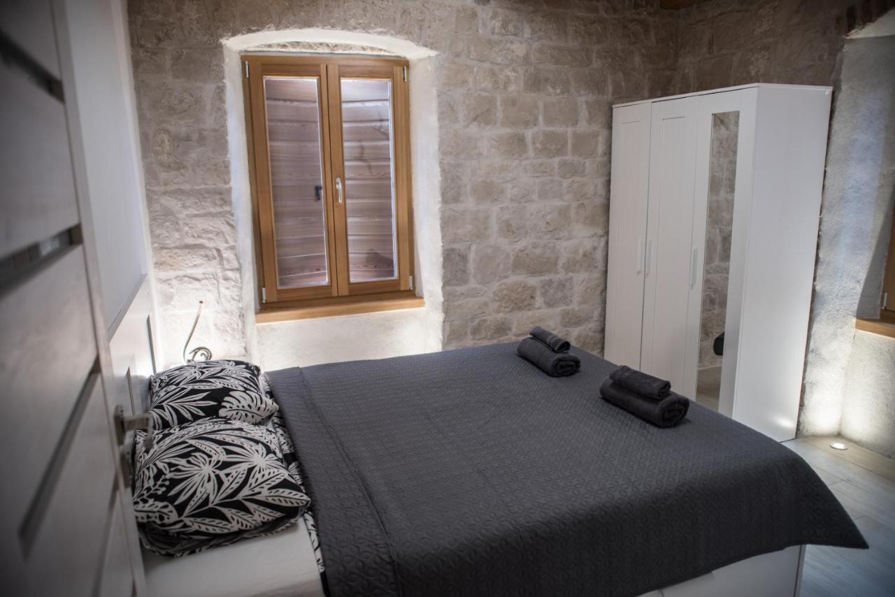 Limestone Heritage House Trogir Buitenkant foto