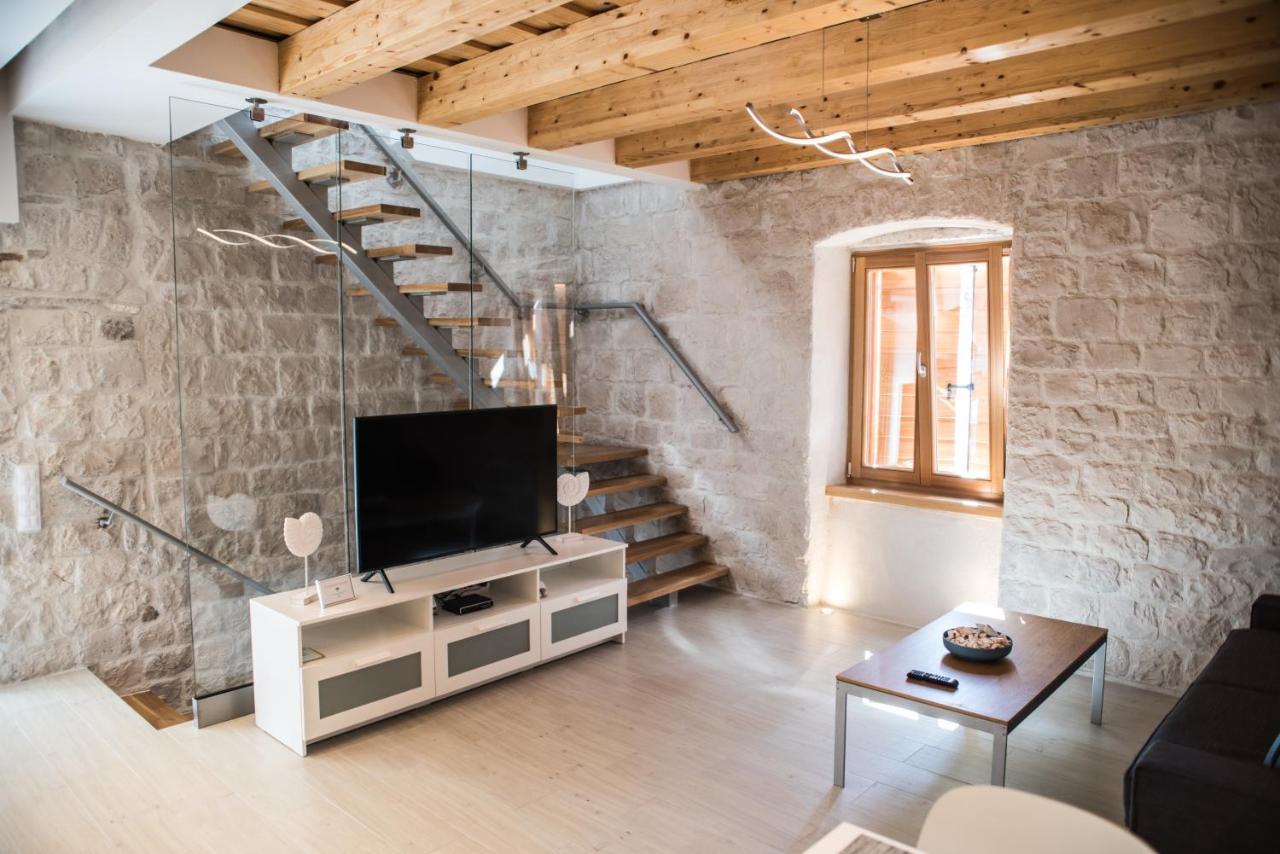 Limestone Heritage House Trogir Buitenkant foto