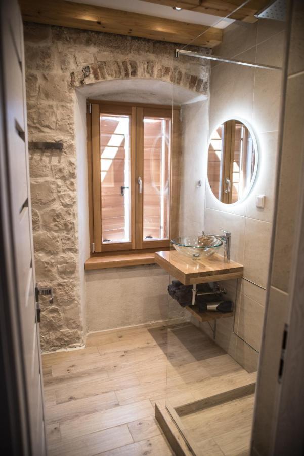 Limestone Heritage House Trogir Buitenkant foto